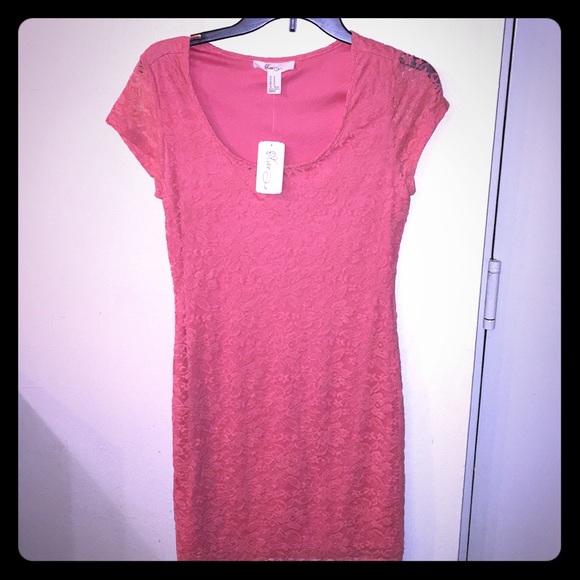 Short body fitted dress - Picture 1 of 2